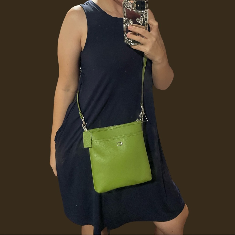 Kitt Messenger Crossbody Bag
